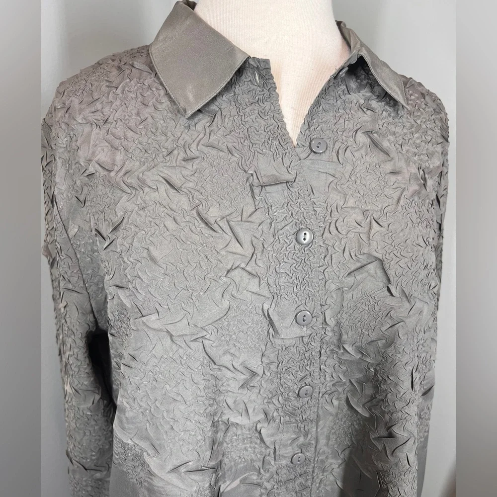 EUC Chico’s Crinkle Texture Blouse - Picture 3 of 7